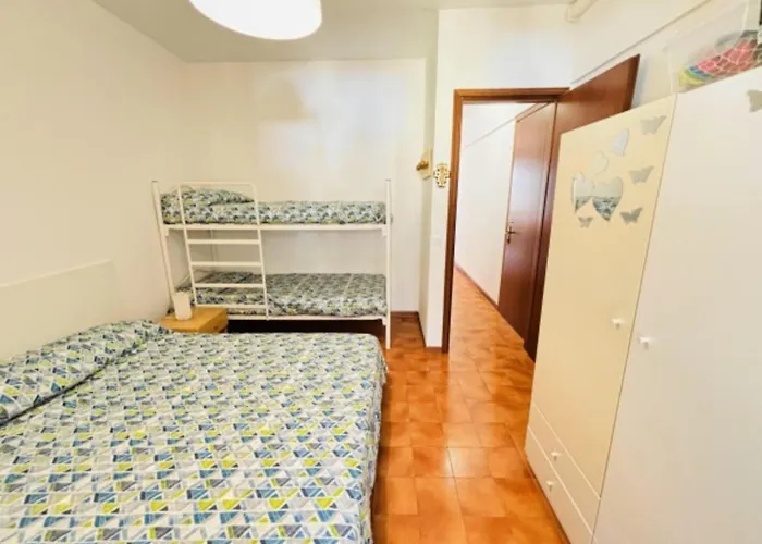 Flat With Patio Overlooking The Pool 아파트 *