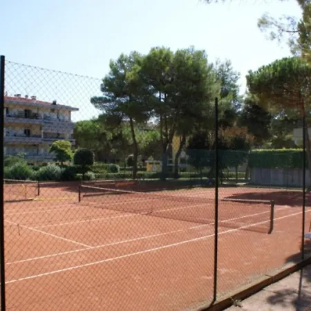 Flat With Patio Overlooking The Pool Appartement *