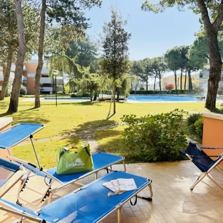 Appartement Flat With Patio Overlooking The Pool