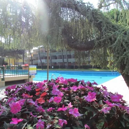 Appartement Flat With Patio Overlooking The Pool *