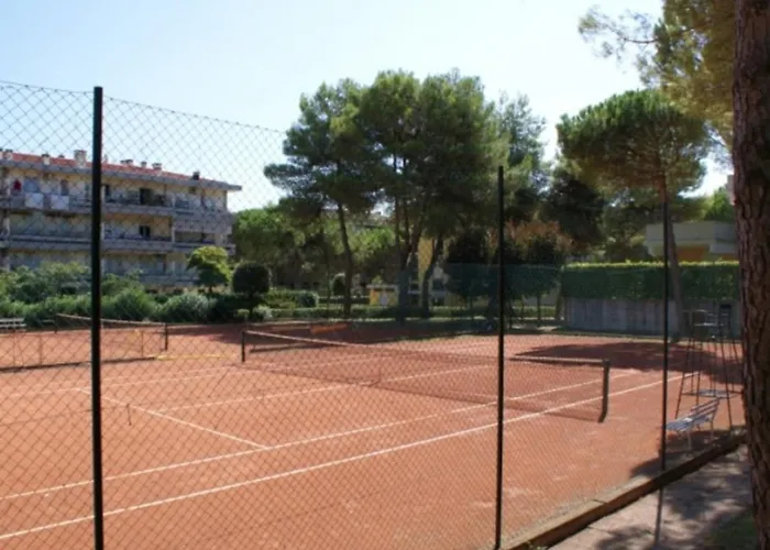 Flat With Patio Overlooking The Pool Apartmán *