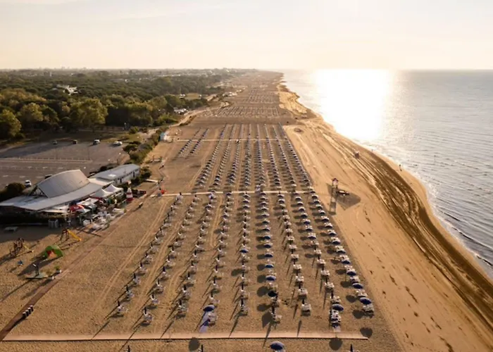 Flat With Patio Overlooking The Pool Apartmán